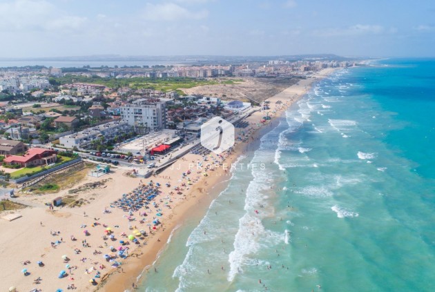 Tweedehands - Appartement / flat -
Torrevieja - La Mata Pueblo