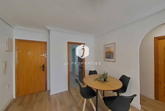 Tweedehands - Appartement / flat -
Torrevieja - La Mata Pueblo
