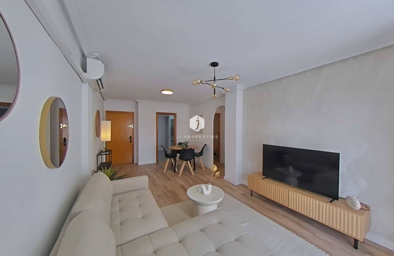 Tweedehands - Appartement / flat -
Torrevieja - La Mata Pueblo