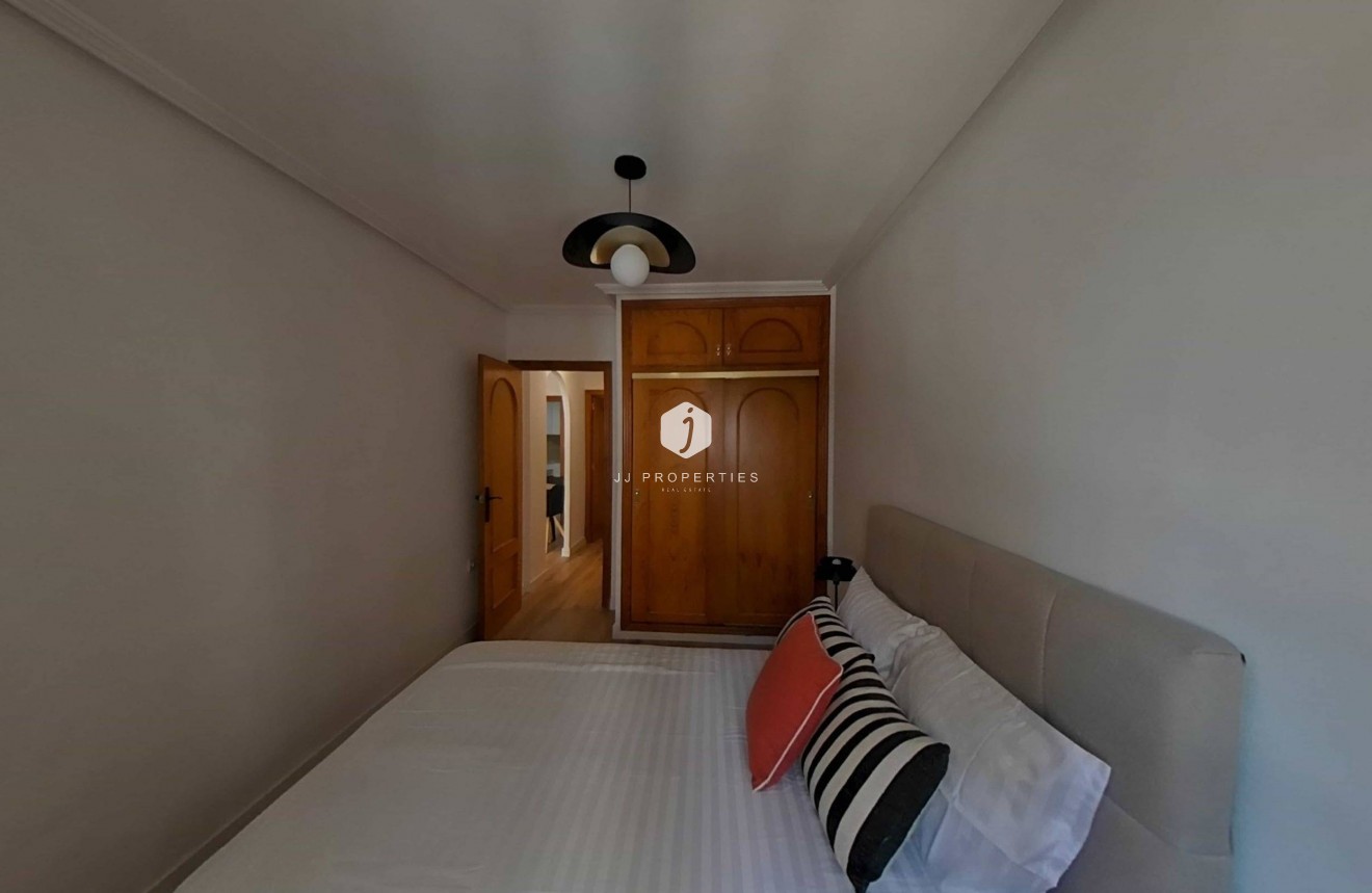 Tweedehands - Appartement / flat -
Torrevieja - La Mata Pueblo