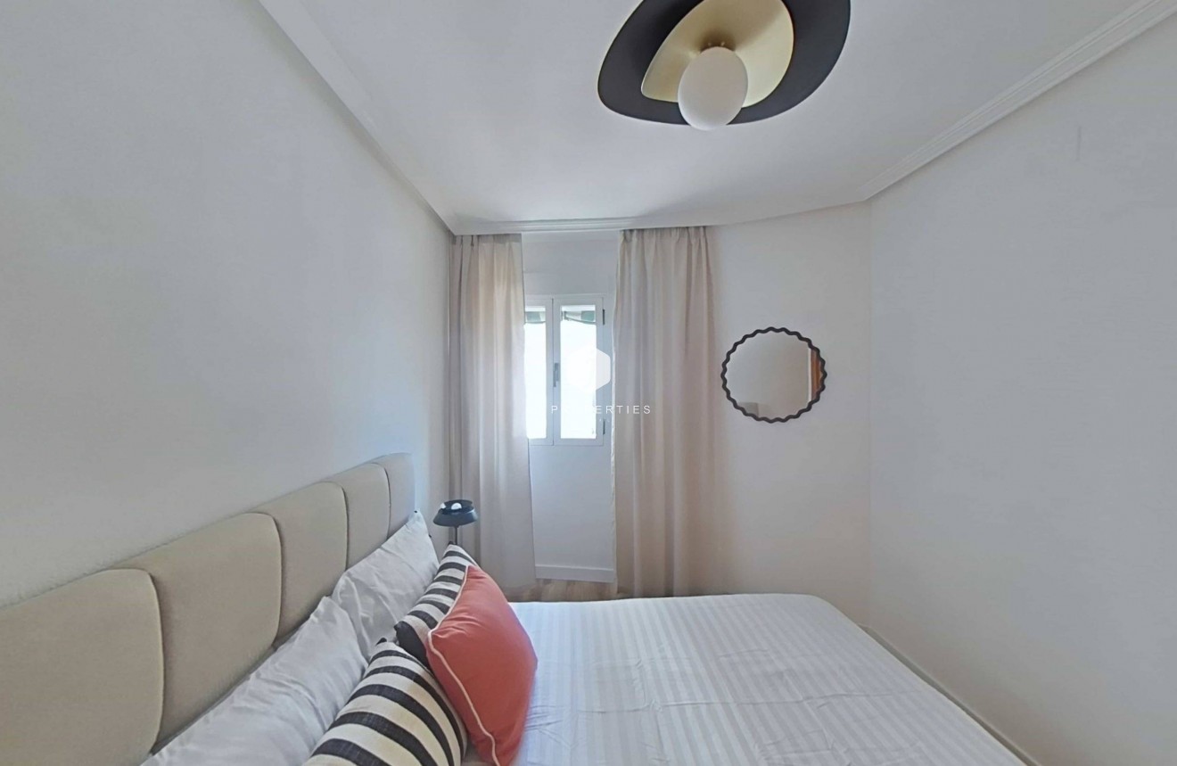 Tweedehands - Appartement / flat -
Torrevieja - La Mata Pueblo