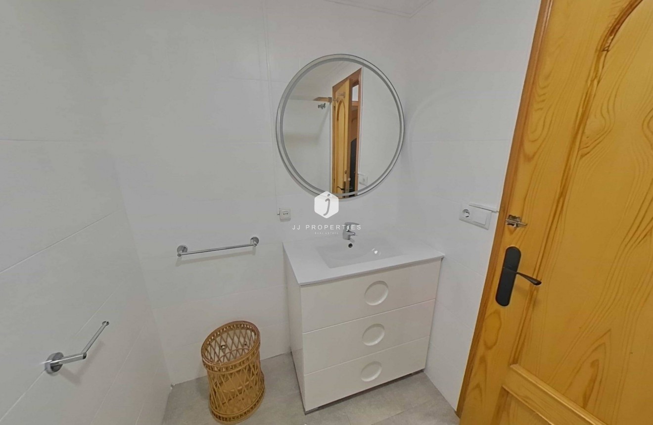 Tweedehands - Appartement / flat -
Torrevieja - La Mata Pueblo