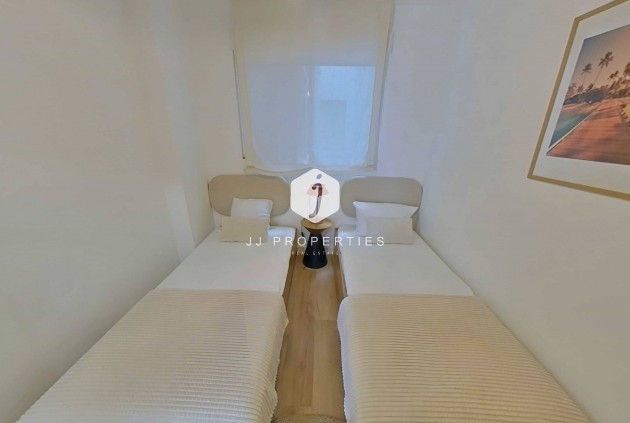Tweedehands - Appartement / flat -
Torrevieja - La Mata Pueblo