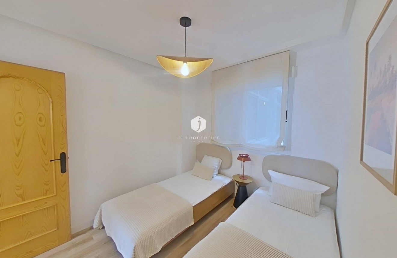 Tweedehands - Appartement / flat -
Torrevieja - La Mata Pueblo