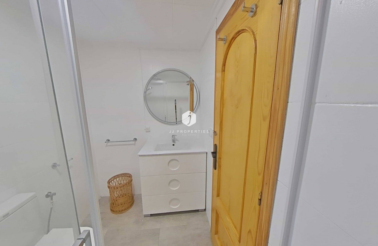 Tweedehands - Appartement / flat -
Torrevieja - La Mata Pueblo