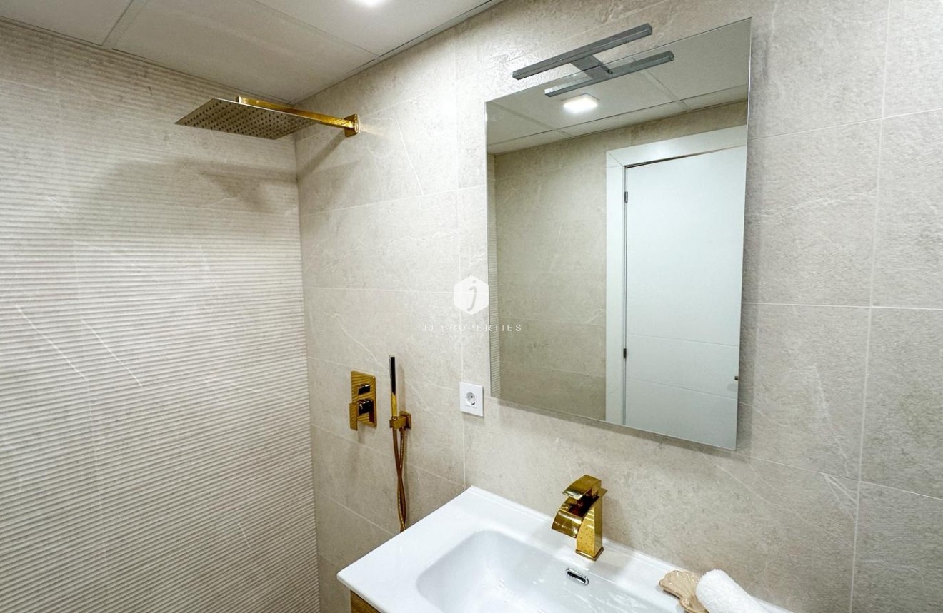 Resale - Apartment / flat -
Torrevieja - Costa Blanca