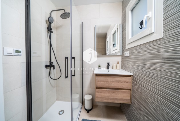 Aus zweiter Hand - Wohnung -
El Chaparral - Costa Blanca