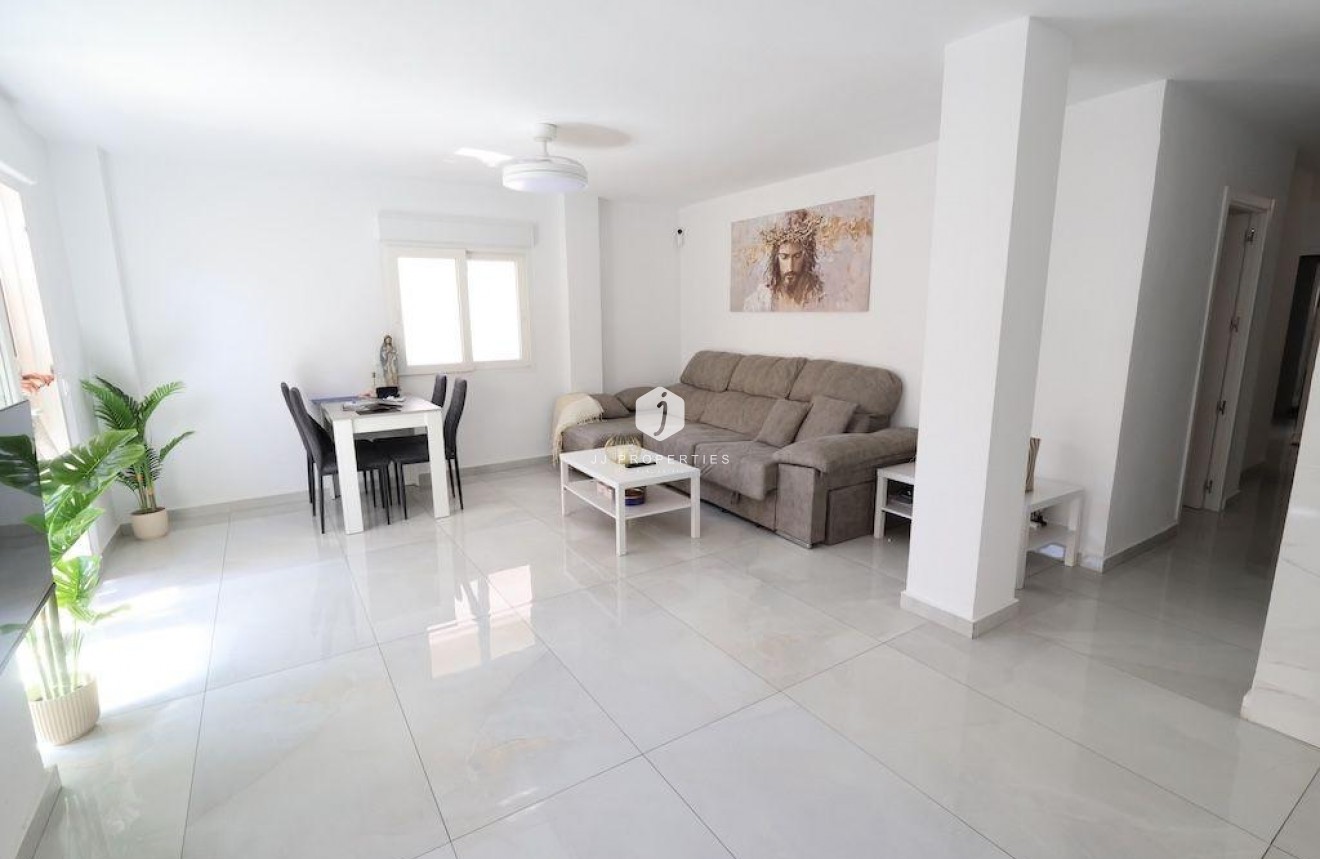 Resale - Apartment / flat -
Torrevieja - Costa Blanca