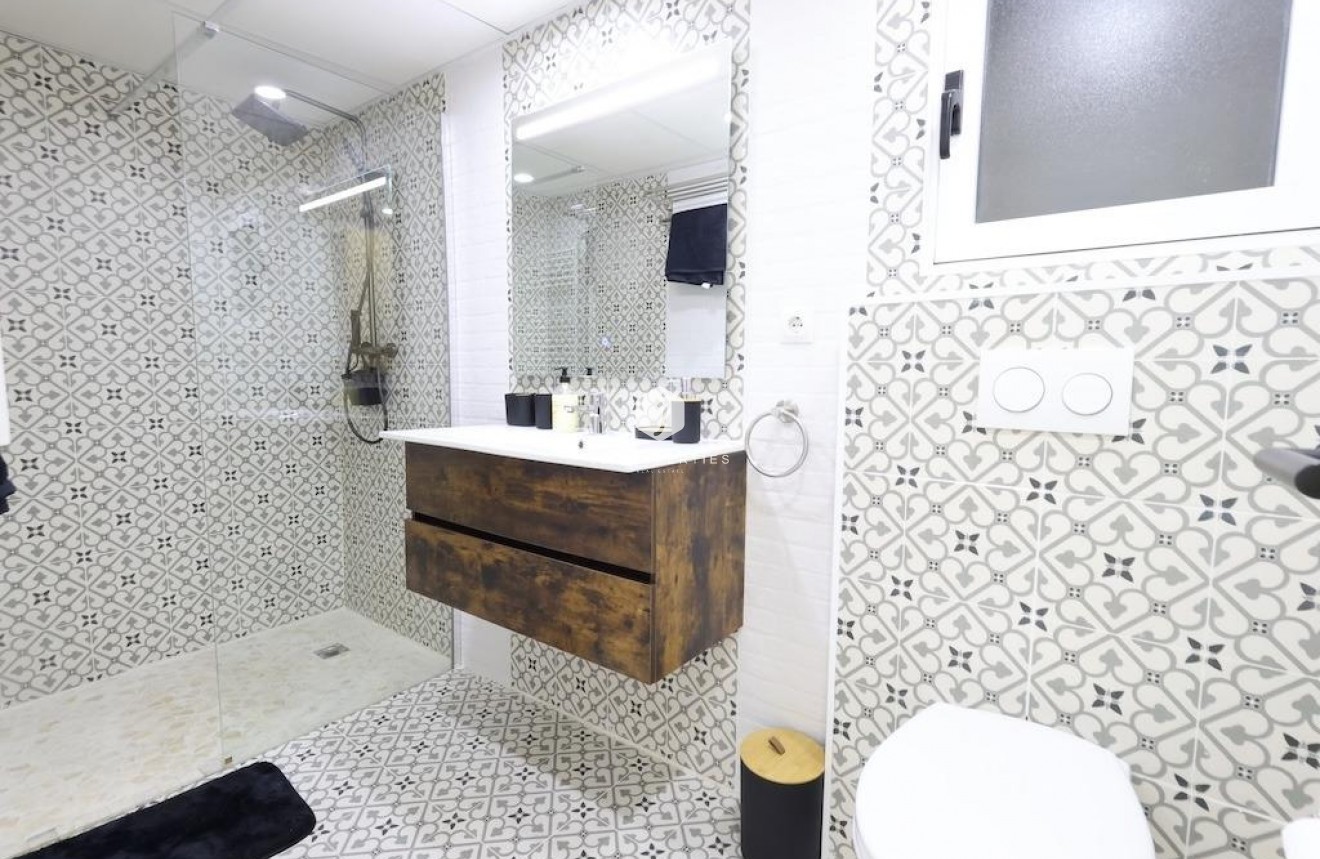 Resale - Apartment / flat -
Torrevieja - Costa Blanca