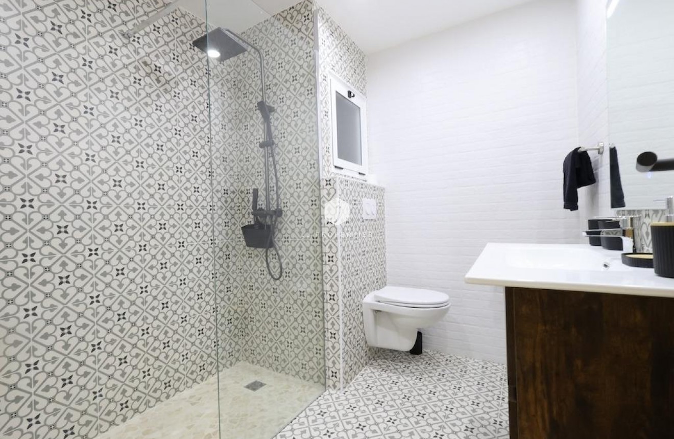 Resale - Apartment / flat -
Torrevieja - Costa Blanca