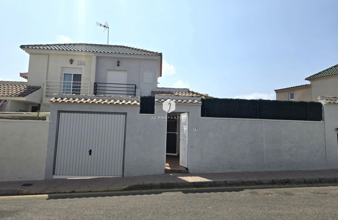 D'occasion - Chalet -
Torrevieja - Los altos