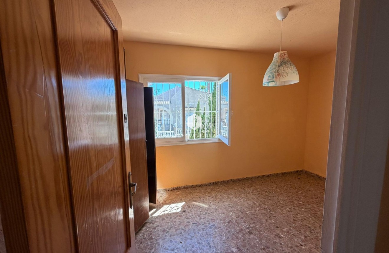 D'occasion - Villa -
Torrevieja - Los Balcones - Los Altos del Edén