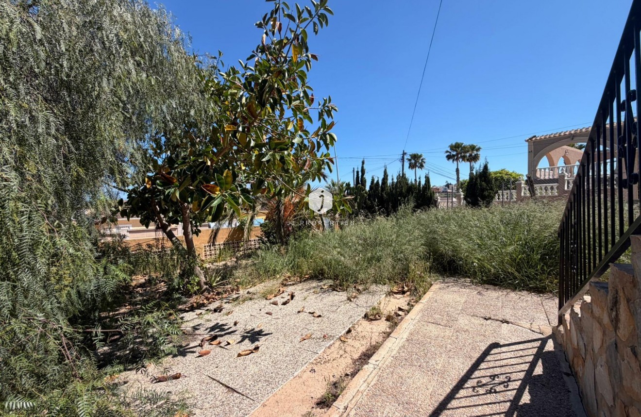 D'occasion - Villa -
Torrevieja - Los Balcones - Los Altos del Edén