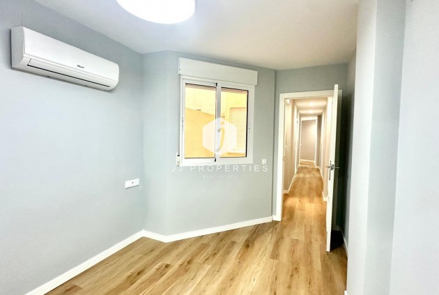 Tweedehands - Appartement / flat -
Torrevieja - La Mata Pueblo
