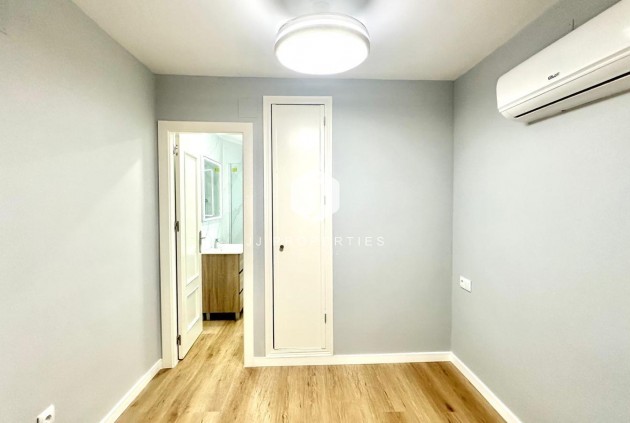 Tweedehands - Appartement / flat -
Torrevieja - La Mata Pueblo