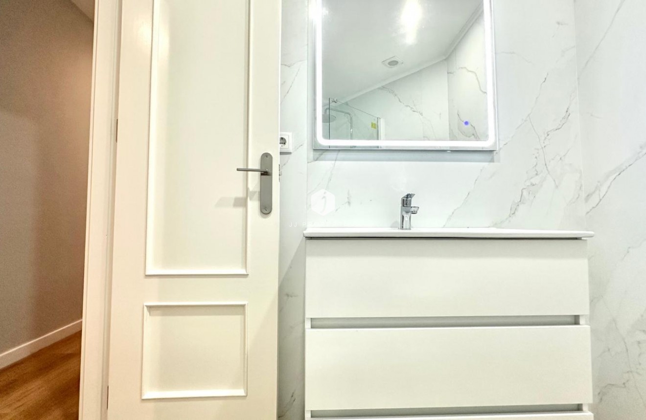 Tweedehands - Appartement / flat -
Torrevieja - La Mata Pueblo