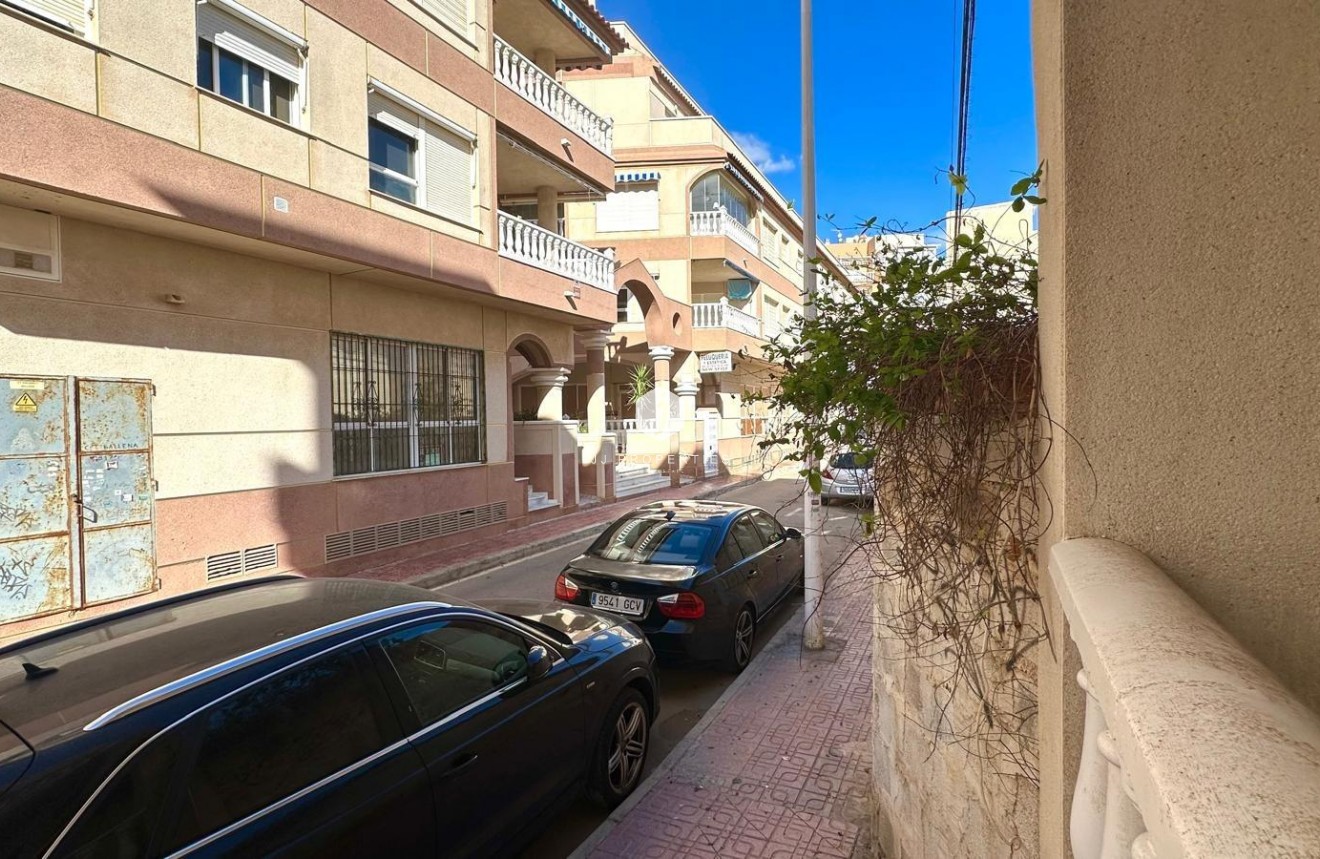 Tweedehands - Appartement / flat -
Torrevieja - La Mata Pueblo