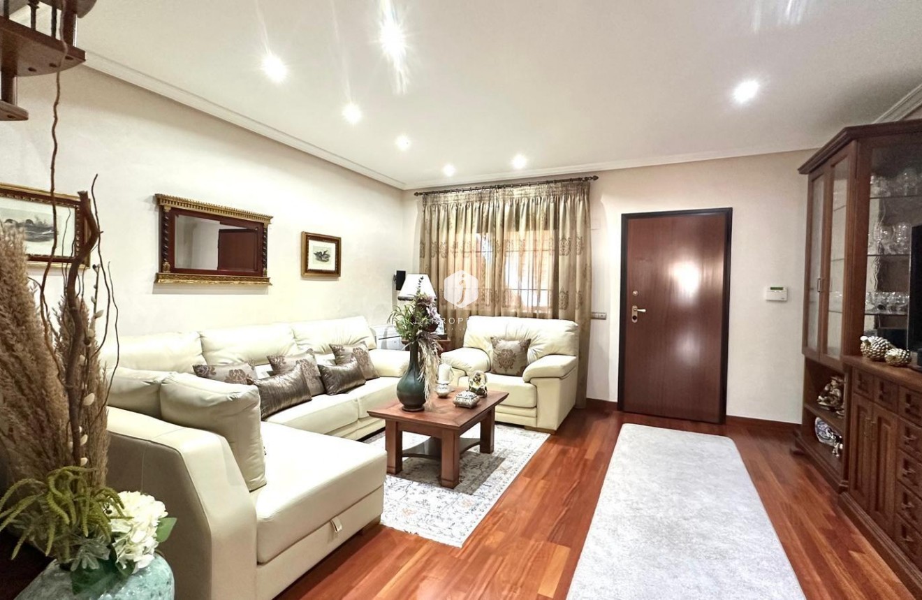 Aus zweiter Hand - Chalet -
Torrevieja - La siesta