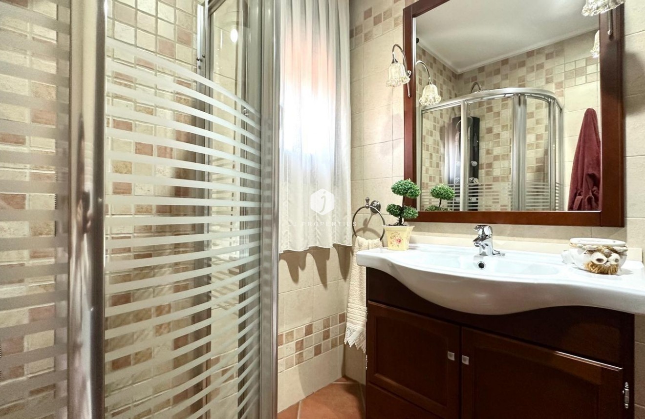 Aus zweiter Hand - Chalet -
Torrevieja - La siesta