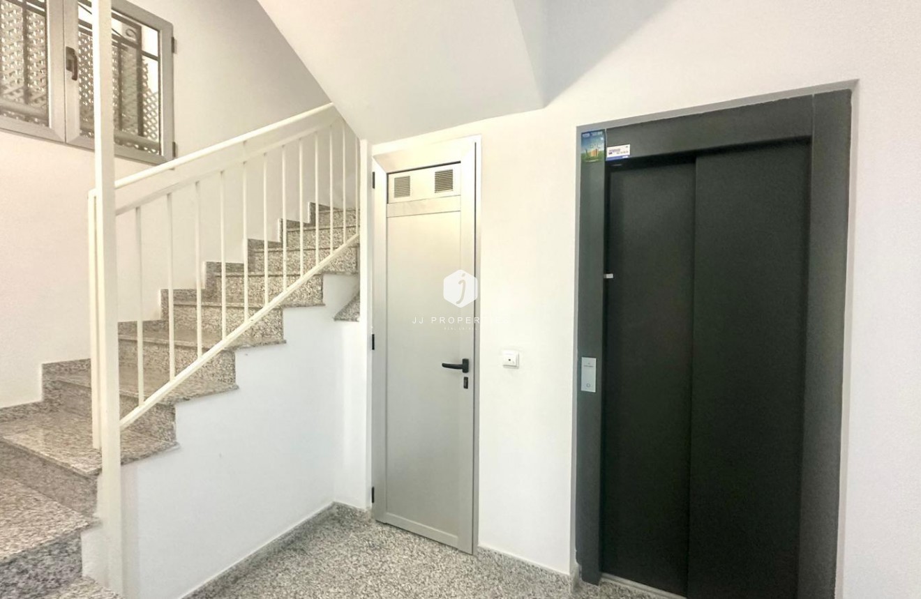 Tweedehands - Appartement / flat -
Torrevieja - La Mata