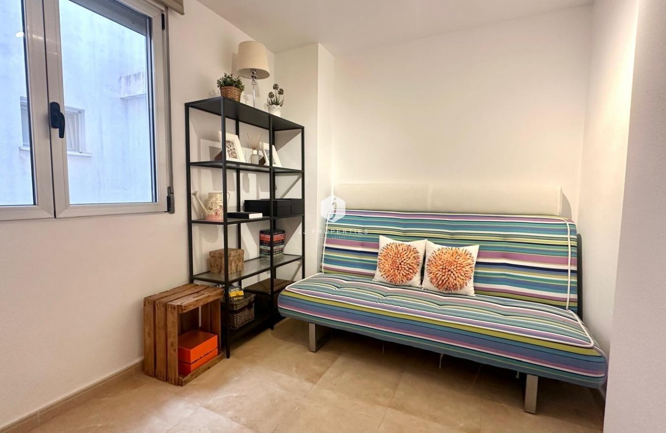 Tweedehands - Appartement / flat -
Torrevieja - La Mata