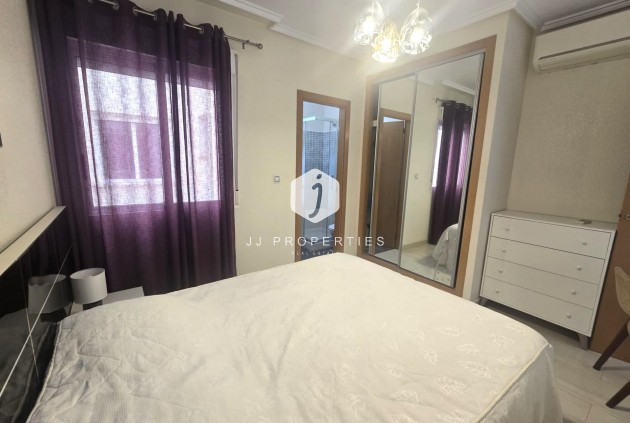 D'occasion - Appartement -
Torrevieja - Centro