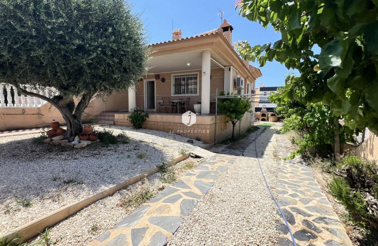 D'occasion - Villa -
Torrevieja - aguas nuevas