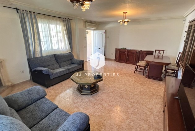 D'occasion - Villa -
Torrevieja - aguas nuevas