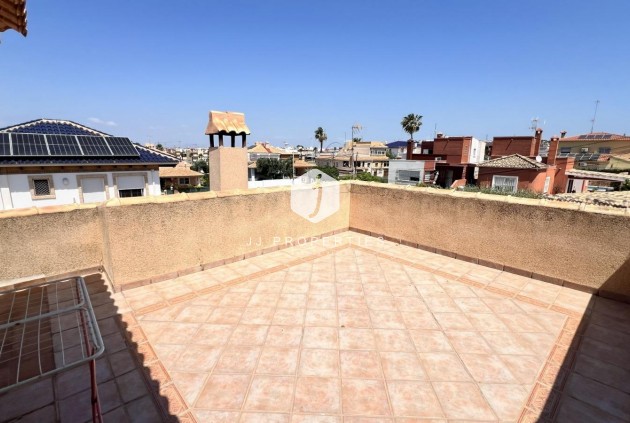 D'occasion - Villa -
Torrevieja - aguas nuevas