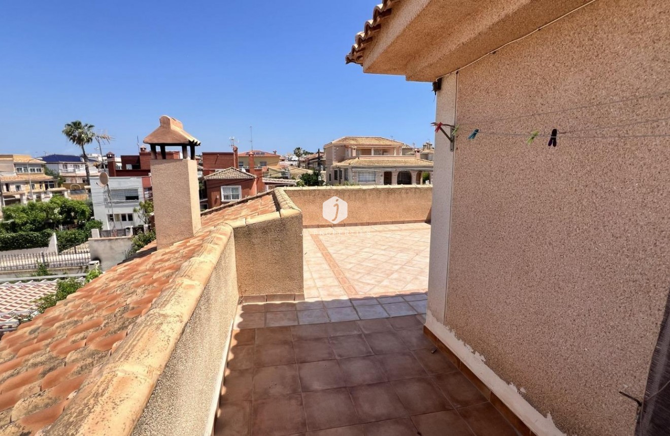 D'occasion - Villa -
Torrevieja - aguas nuevas