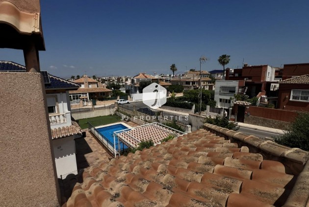 D'occasion - Villa -
Torrevieja - aguas nuevas