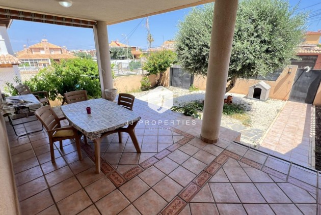 D'occasion - Villa -
Torrevieja - aguas nuevas