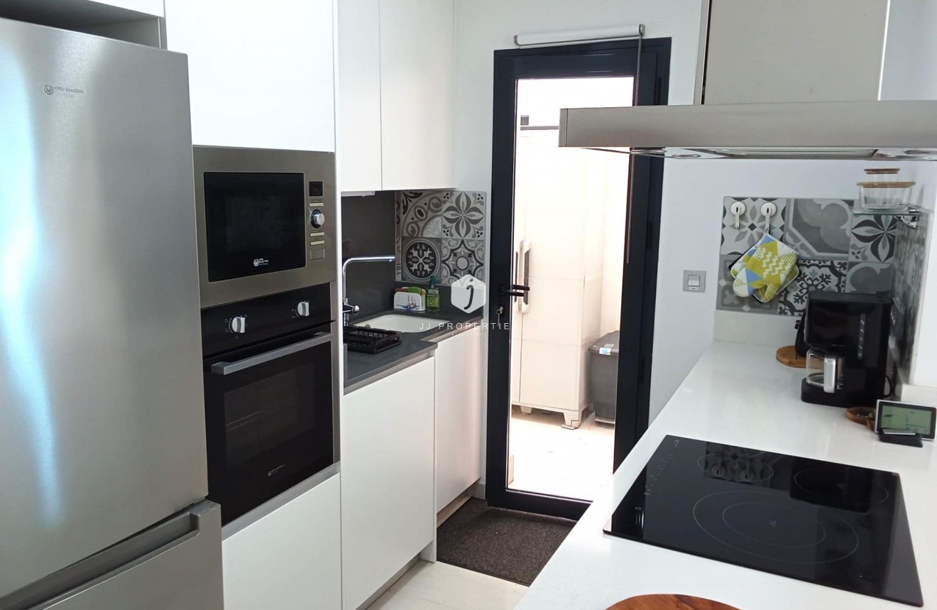 Aus zweiter Hand - Wohnung -
Torrevieja - Estacion de autobuses