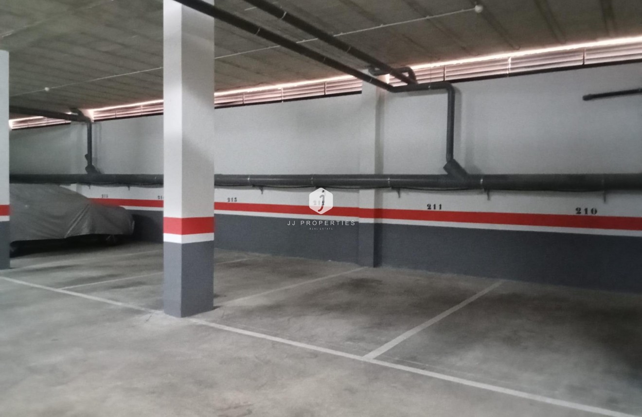Aus zweiter Hand - Wohnung -
Torrevieja - Estacion de autobuses