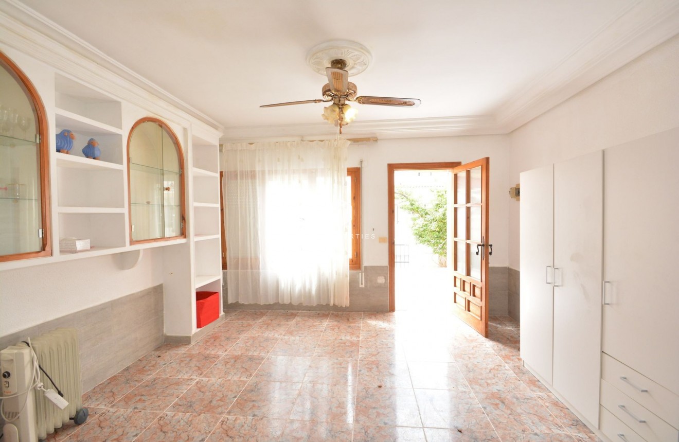 Aus zweiter Hand - Chalet -
Torrevieja - Costa Blanca