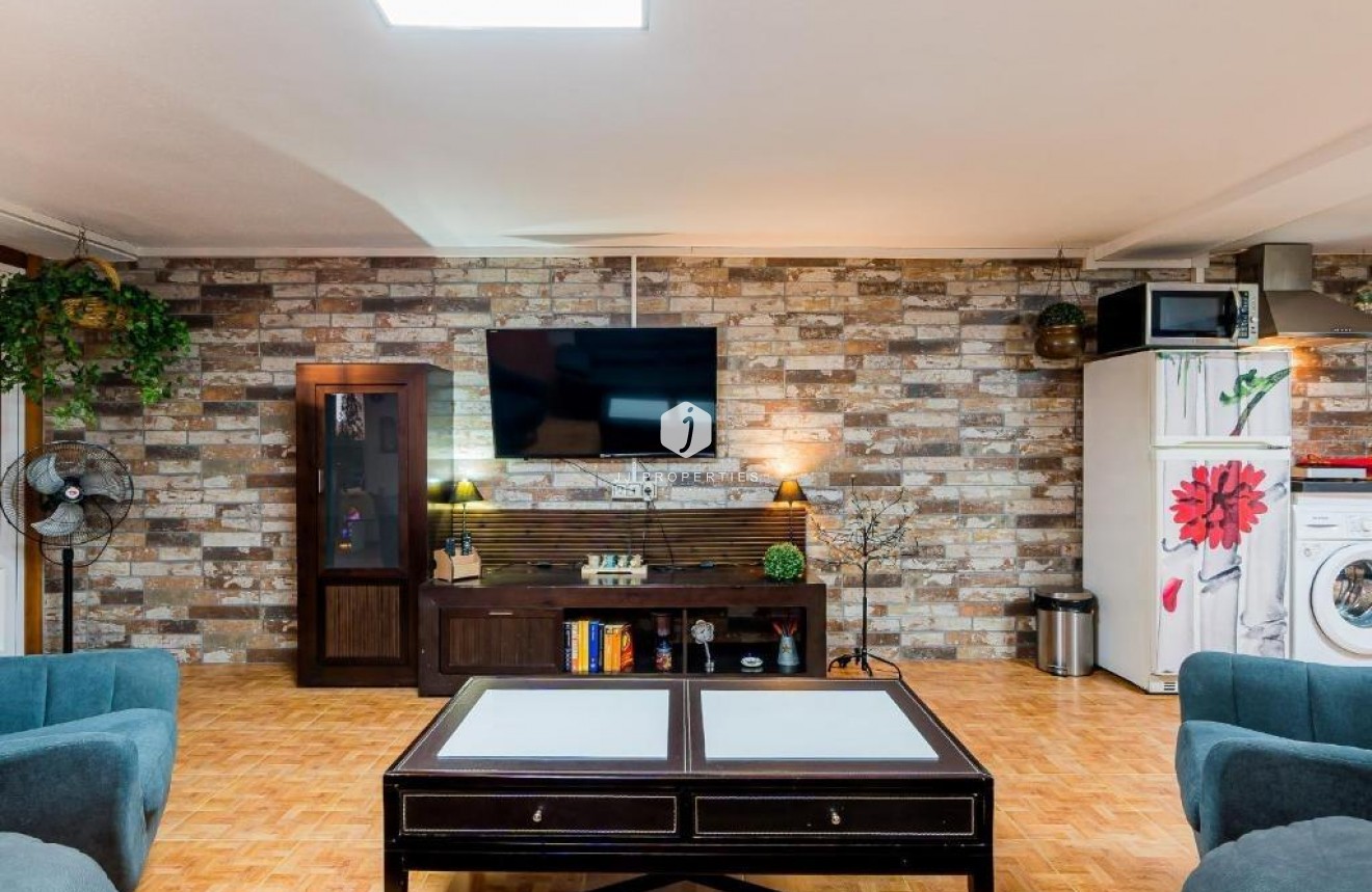 Aus zweiter Hand - Duplex -
Torrevieja - Acequion