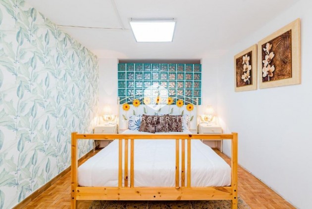 Aus zweiter Hand - Duplex -
Torrevieja - Acequion