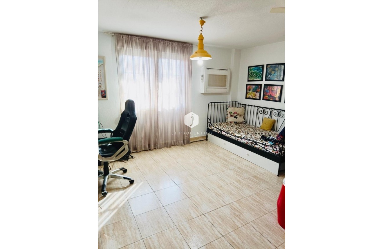 Aus zweiter Hand - Duplex -
Torrevieja - Acequion