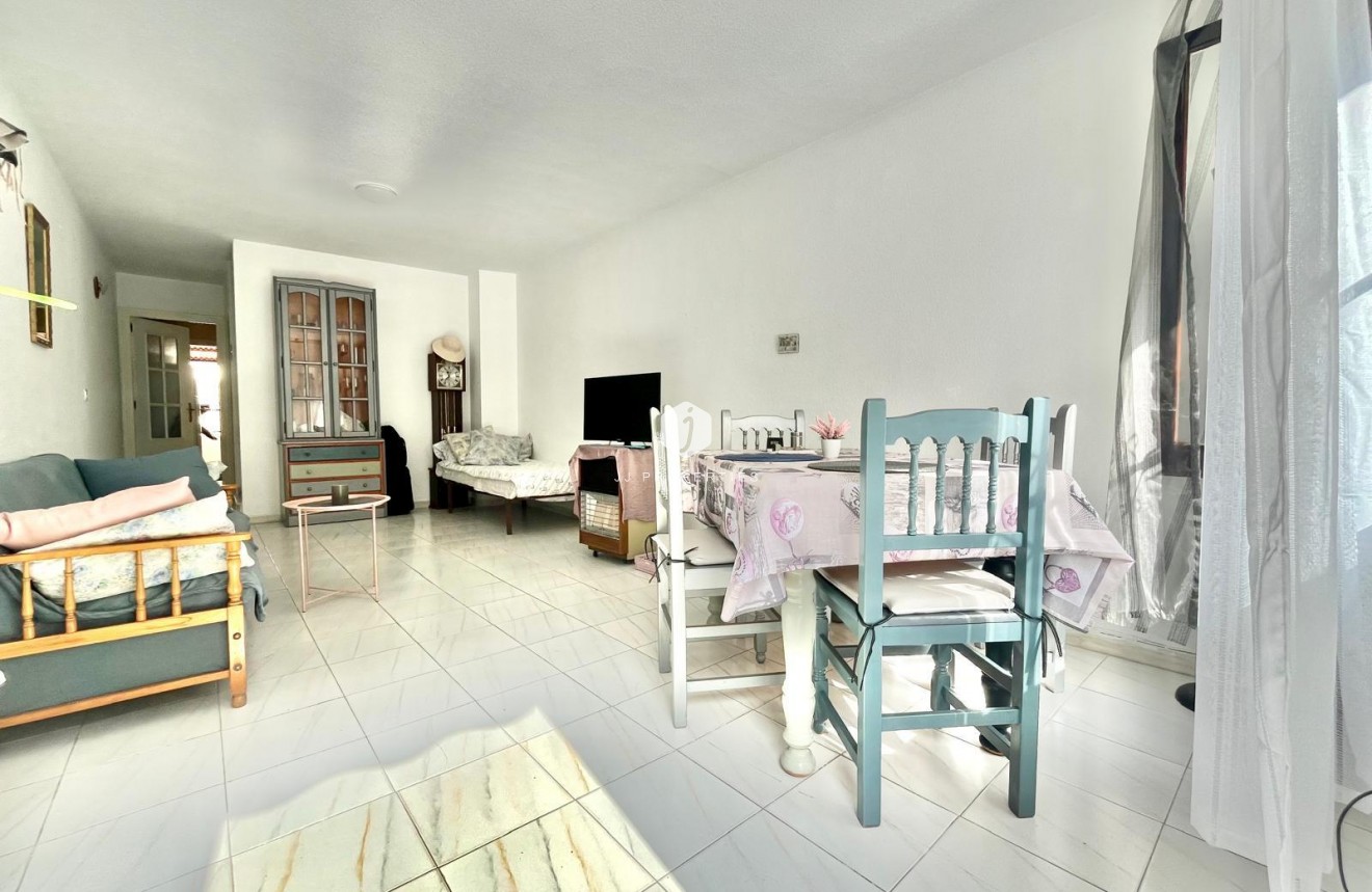 Resale - Apartment / flat -
Torrevieja - Playa de los Locos