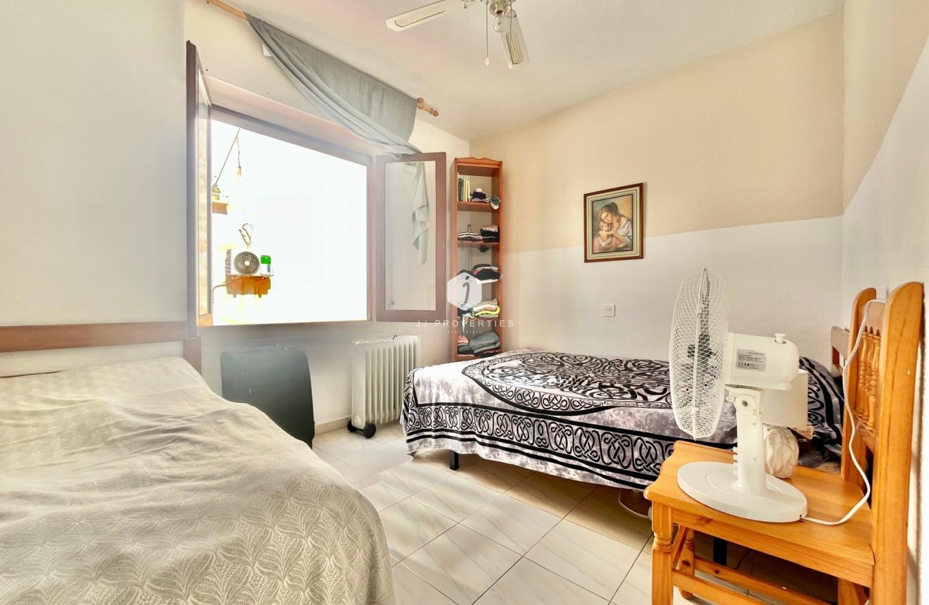 Resale - Apartment / flat -
Torrevieja - Playa de los Locos