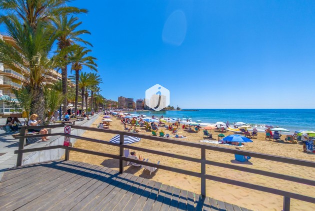 Resale - Apartment / flat -
Torrevieja - Playa de los Locos