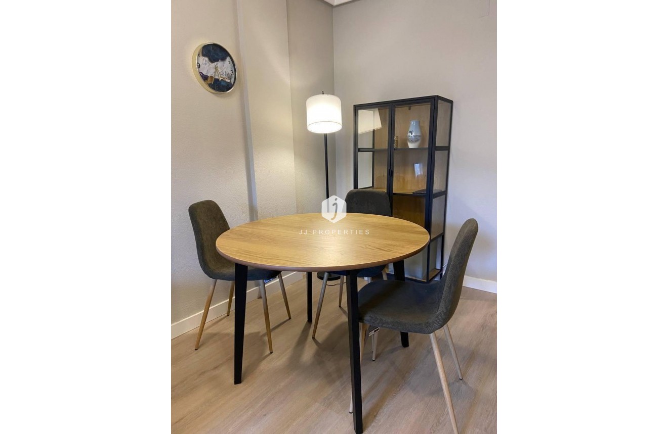 Resale - Apartment / flat -
Torrevieja - Playa del Cura