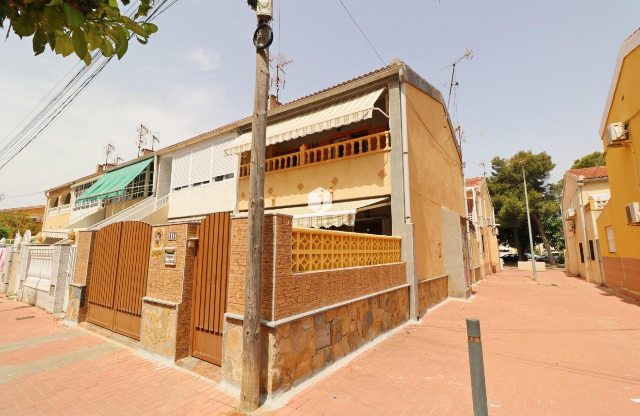 D'occasion - Chalet -
Torrevieja - Playa de los Naufragos