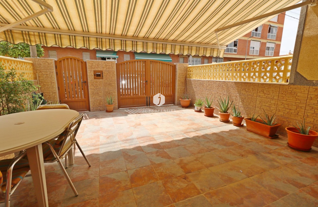 D'occasion - Chalet -
Torrevieja - Playa de los Naufragos