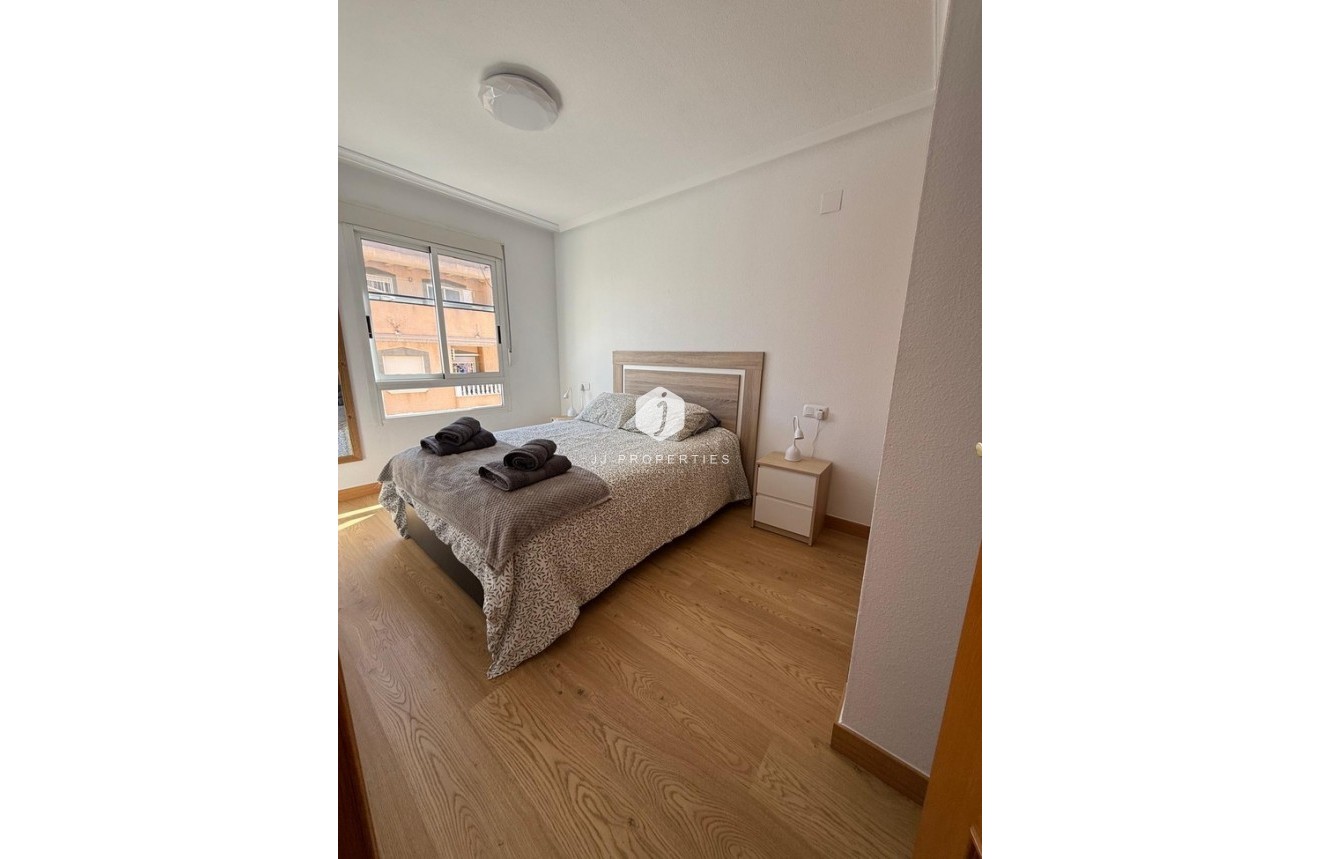 Resale - Apartment / flat -
Torrevieja - Costa Blanca