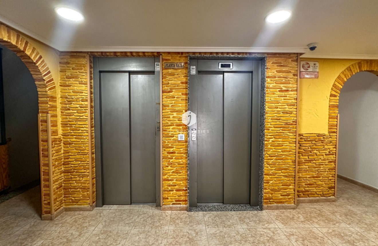 D'occasion - Appartement -
Torrevieja - Costa Blanca