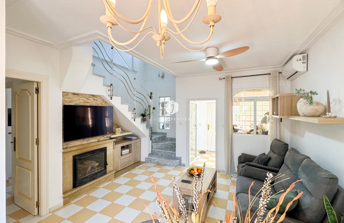 D'occasion - Villa -
Torrevieja - Costa Blanca