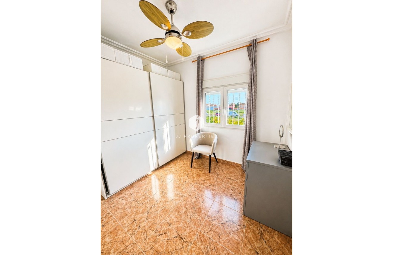 D'occasion - Villa -
Torrevieja - Costa Blanca