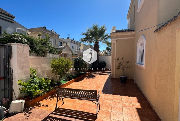 D'occasion - Villa -
Torrevieja - Costa Blanca