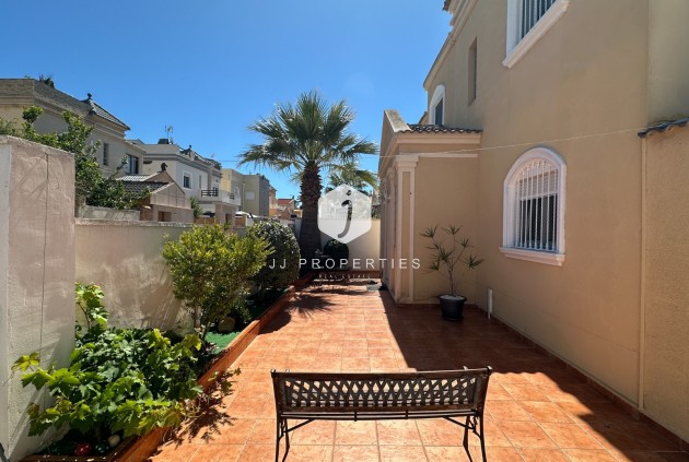 D'occasion - Villa -
Torrevieja - Costa Blanca